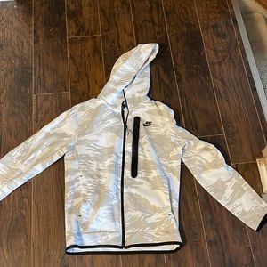 Nike sweater(tech fleece)
